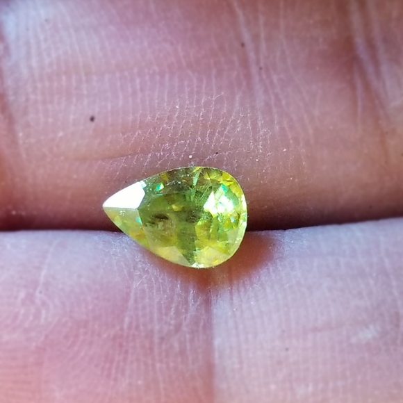 Natural Sphene green tear pear gem - Picture 11 of 17